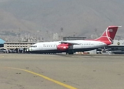 2015-08-31 Qeshm Airlines RJ-100 nosegear-up landing at Tehran