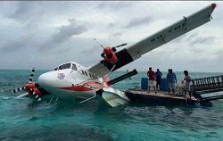 2015-09-21 Tans Maldivian DHC-6 damaged in storm at Kanifushi Resort