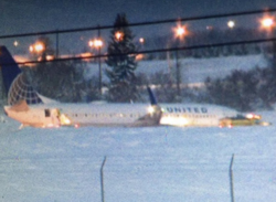 2016 01 05 united airlines boeing 737 800 off taxiway at spokane