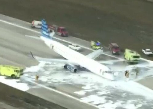2016-03-25 JetBlue Embraer E-190 damaged in nose landing at Nassau