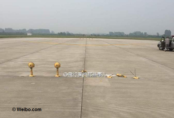 2016-05-06 China United B737-800 hit lights on training flight at Yangzhou