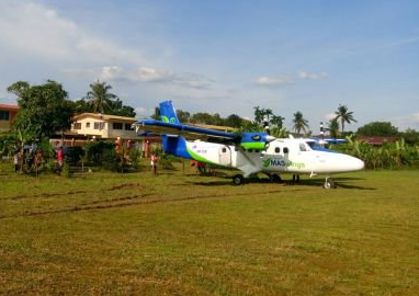 2016-08-27 MASwings DHC-6 off runway at Marudi