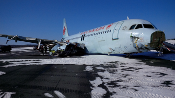 2015-03-29 Air Canada Airbus A320 badly damaged on landing at Halifax